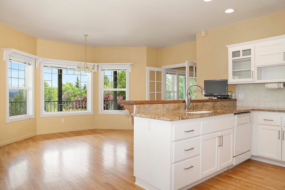 2315 Northeast Scoville Road Grants Pass, OR 97526 - Photo 20 of 53 Kitchen/Dining