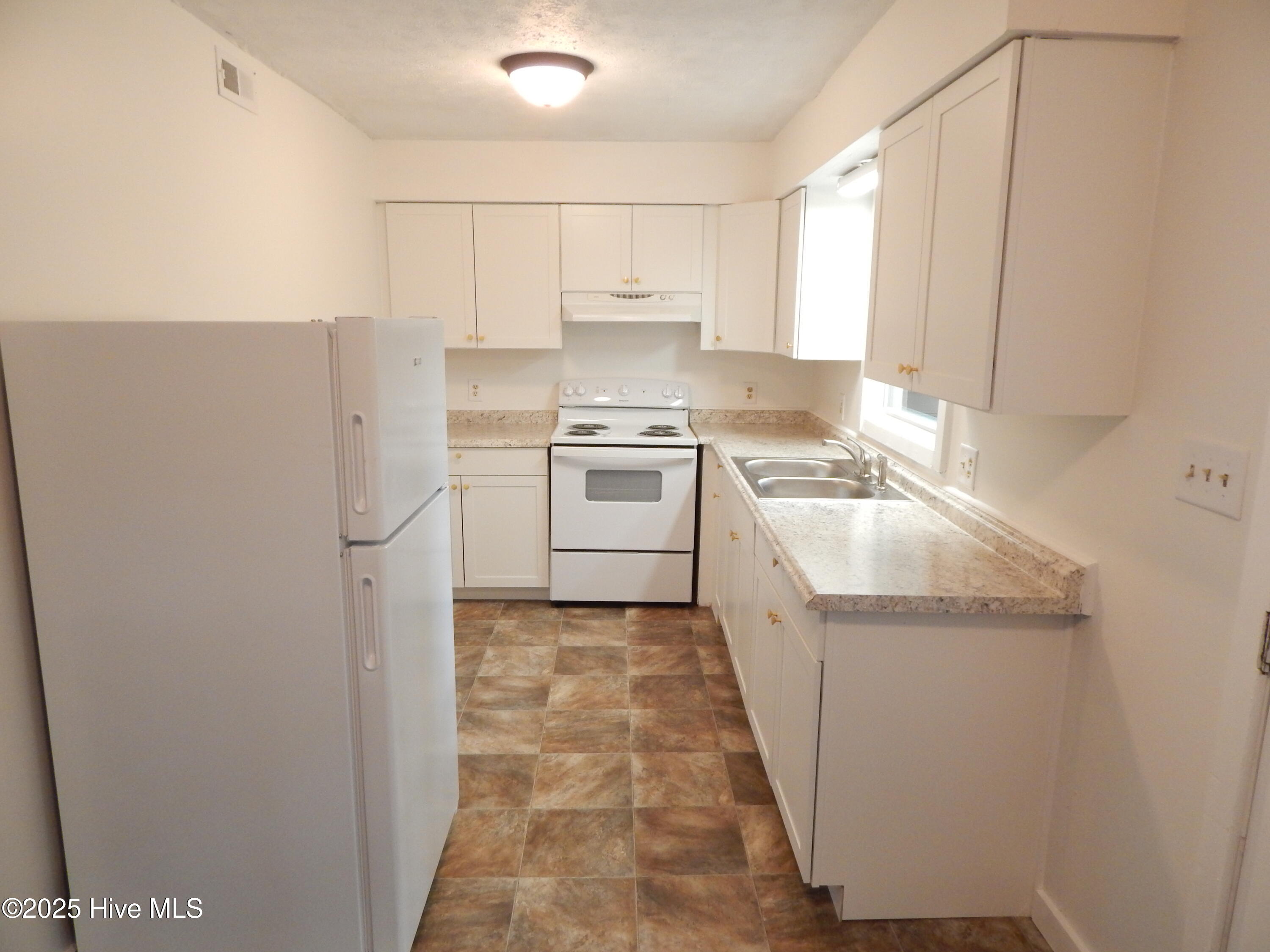112 Ridge Place Greenville, NC 27834 - Photo 22 of 33 DSCN4456