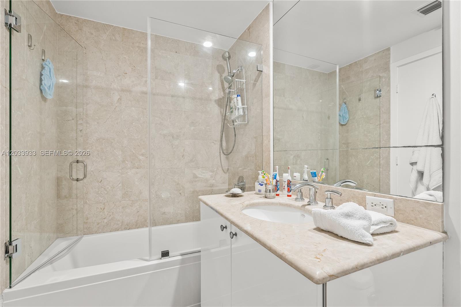 901 Brickell Key Boulevard, Unit 2206 Miami, FL 33131 - Photo 18 of 28