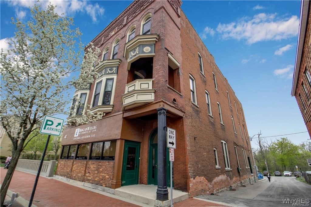 43 Central Avenue Lancaster, NY 14086 - Photo 1 of 19