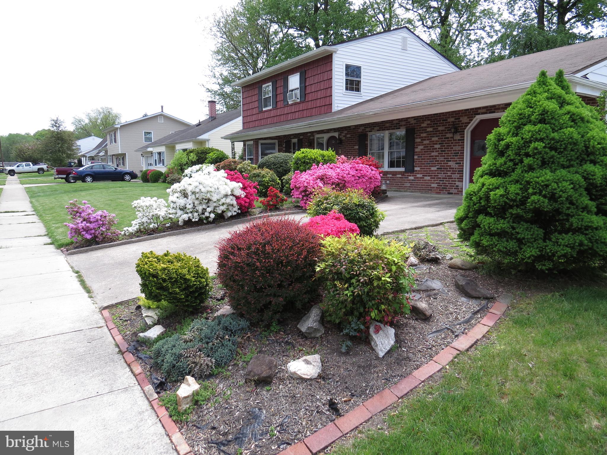 25 Ardmore Road Newark, DE 19713 - Photo 2 of 32 Beautiful Landscaping