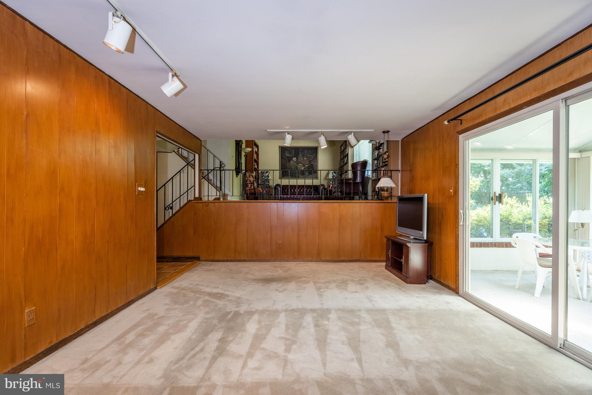 25 Ardmore Road Newark, DE 19713 - Photo 11 of 32 Formal Living Rm looking up to the Family Room