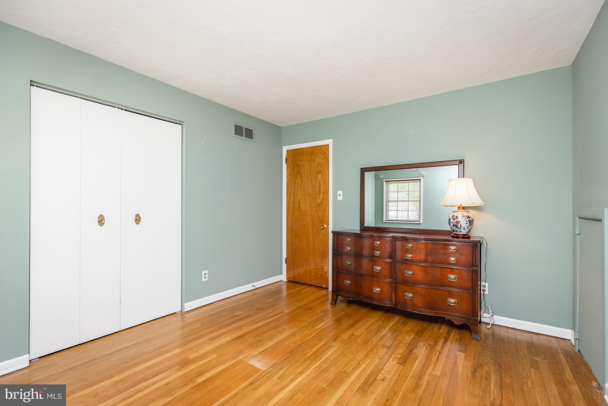 25 Ardmore Road Newark, DE 19713 - Photo 24 of 32 Natural Hardwood Floors Continue Upstairs