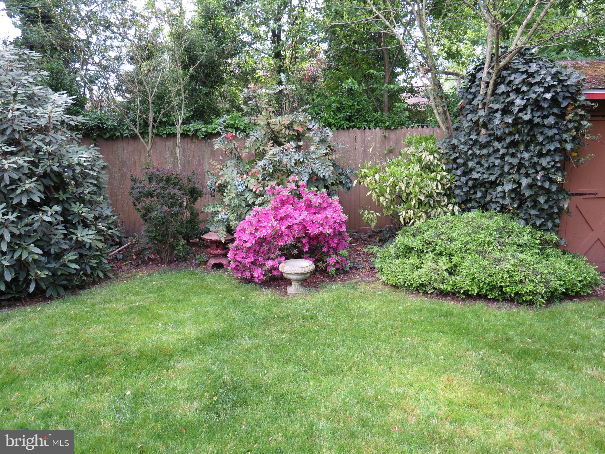 25 Ardmore Road Newark, DE 19713 - Photo 29 of 32 Tastefully Landscaped