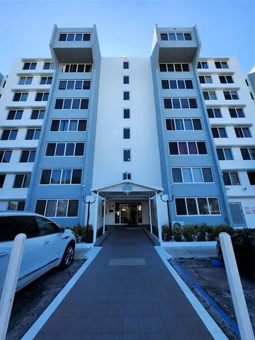 $2,500 | 9001 Southwest 77th Avenue, Unit C802, Miami, FL 33156