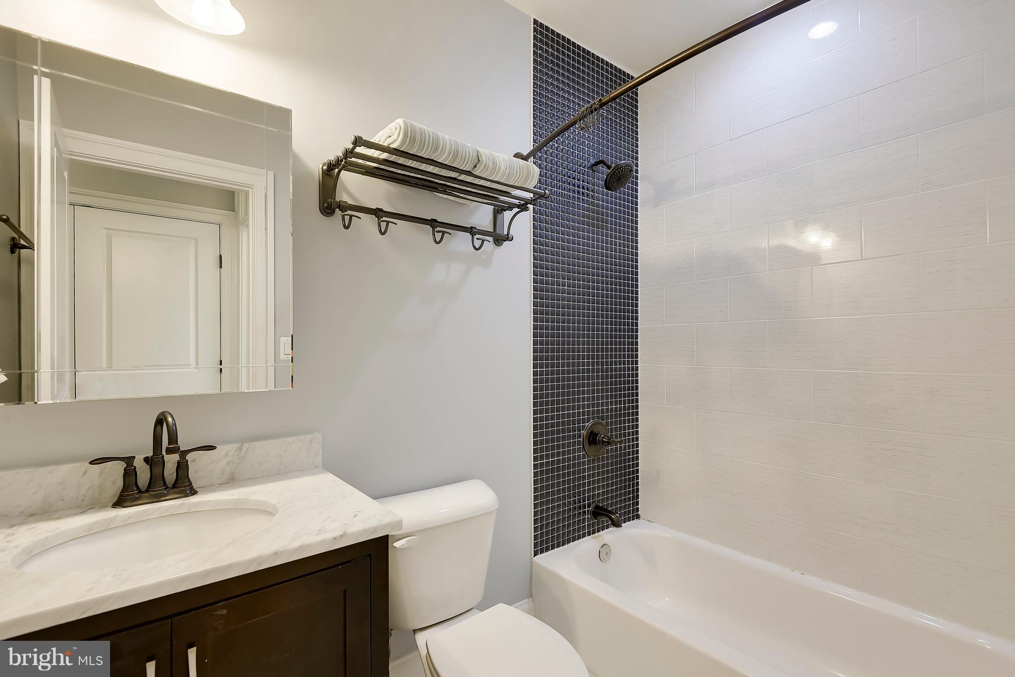 400 G Street Northeast Washington, DC 20002 - Photo 15 of 29 2nd full bath