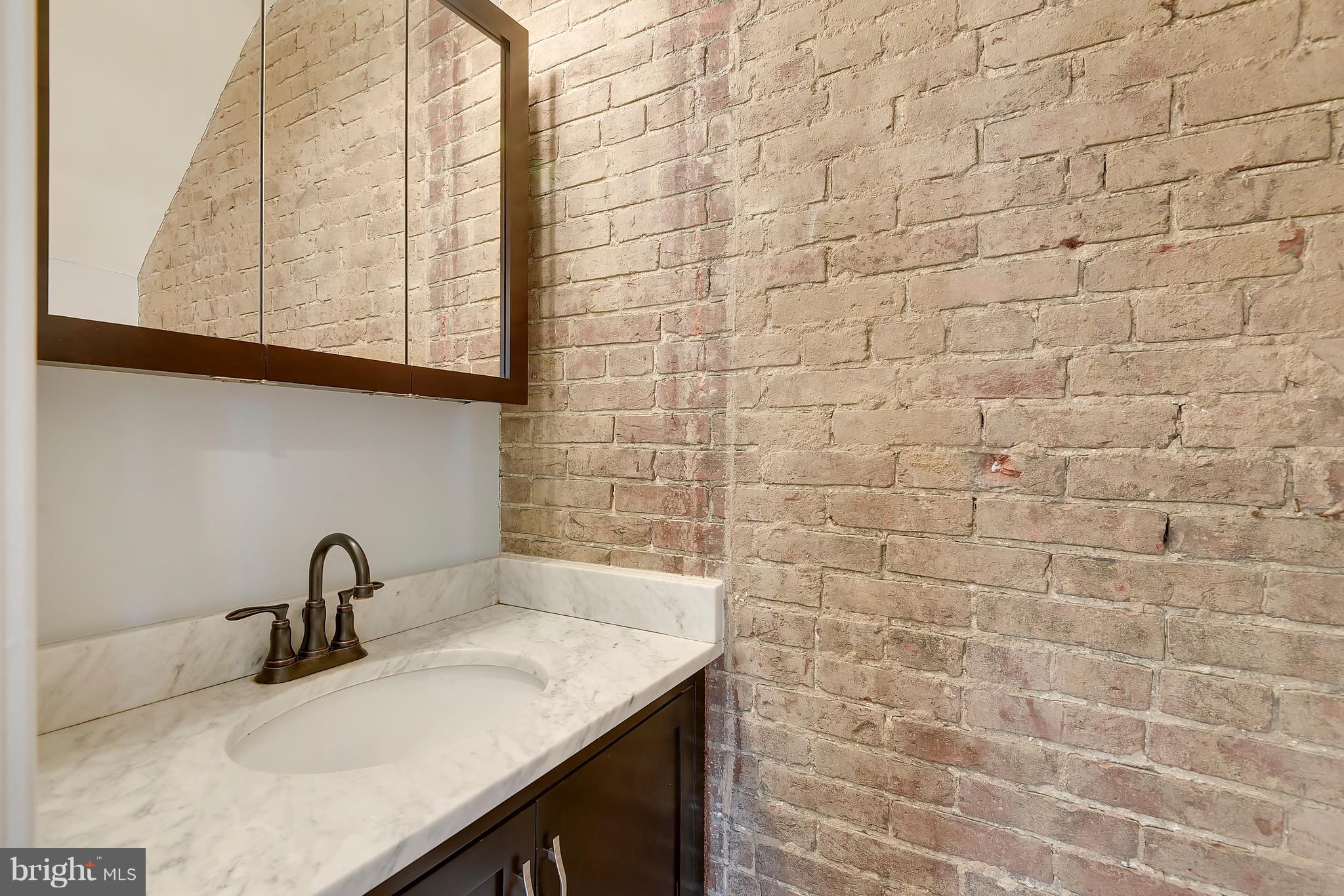 400 G Street Northeast Washington, DC 20002 - Photo 9 of 29 1/2bath 1st floor