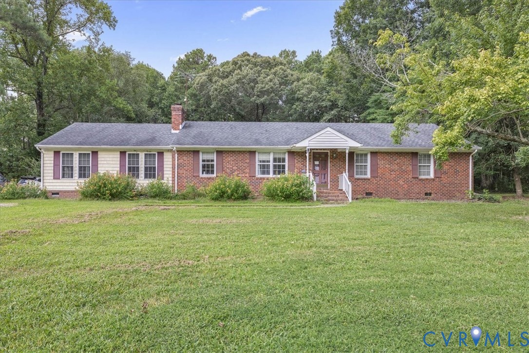 Ranch-style home featuring crawl space, a front ya