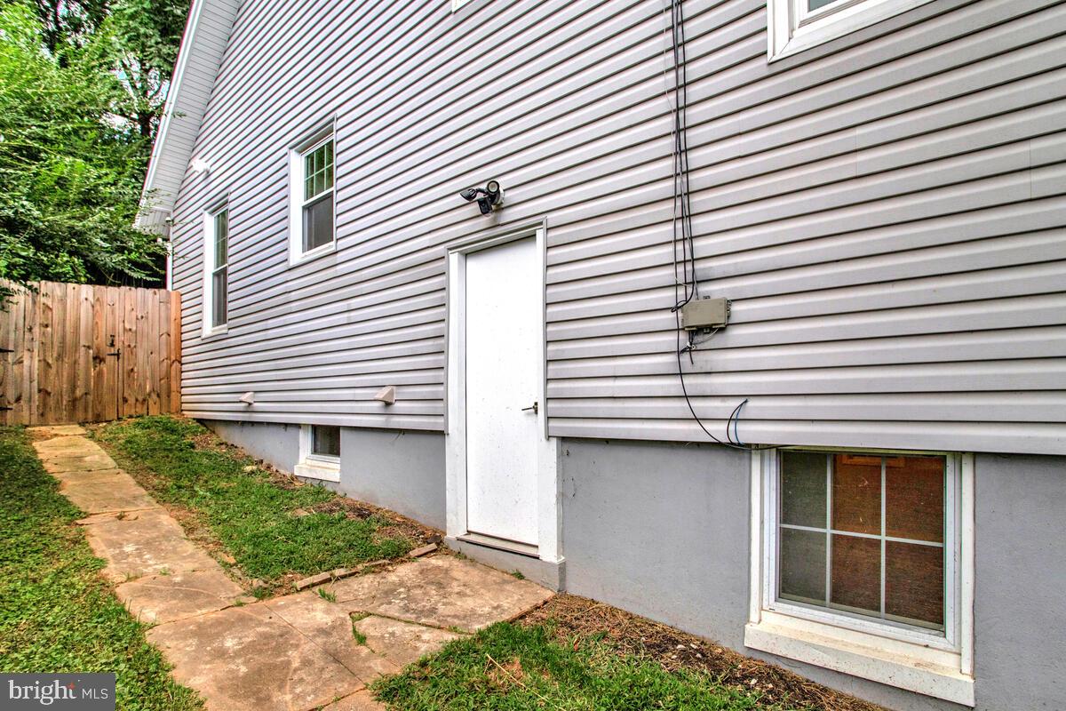 6204 Everall Avenue Baltimore, MD 21206 - Photo 23 of 34 a view of a white house