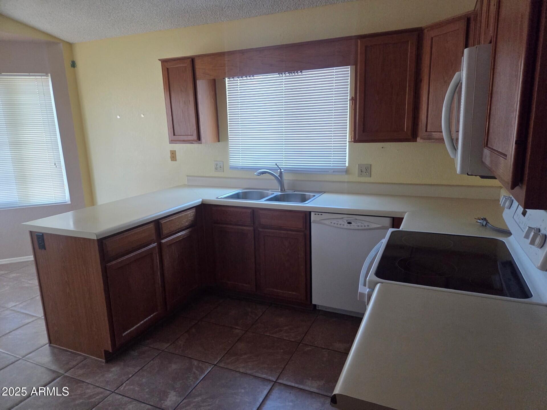 3009 East Utopia Road Phoenix, AZ 85050 - Photo 3 of 13