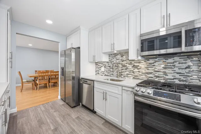 $355,000 | 324 Post Avenue, Unit 8F, Westbury, NY 11590