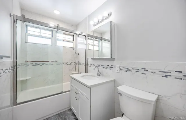 $355,000 | 324 Post Avenue, Unit 8F, Westbury, NY 11590