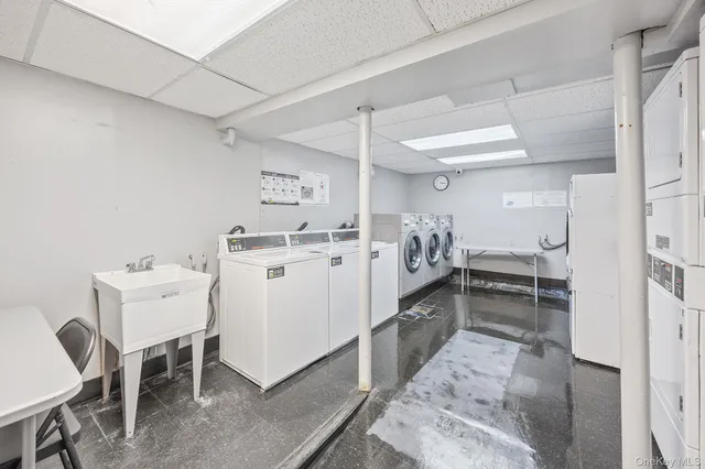 $355,000 | 324 Post Avenue, Unit 8F, Westbury, NY 11590