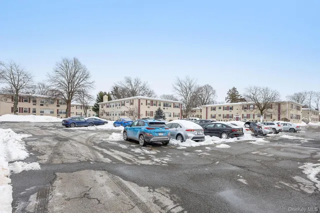 $355,000 | 324 Post Avenue, Unit 8F, Westbury, NY 11590
