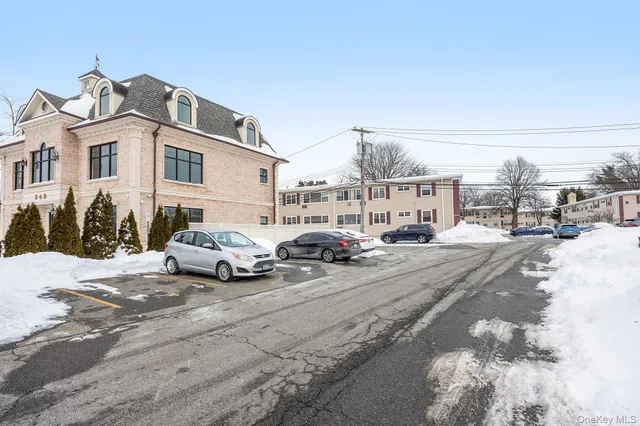 $355,000 | 324 Post Avenue, Unit 8F, Westbury, NY 11590