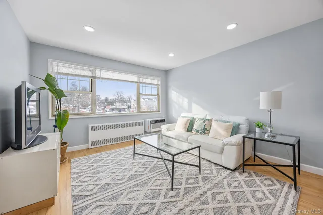 $355,000 | 324 Post Avenue, Unit 8F, Westbury, NY 11590