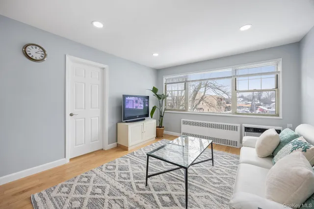 $355,000 | 324 Post Avenue, Unit 8F, Westbury, NY 11590