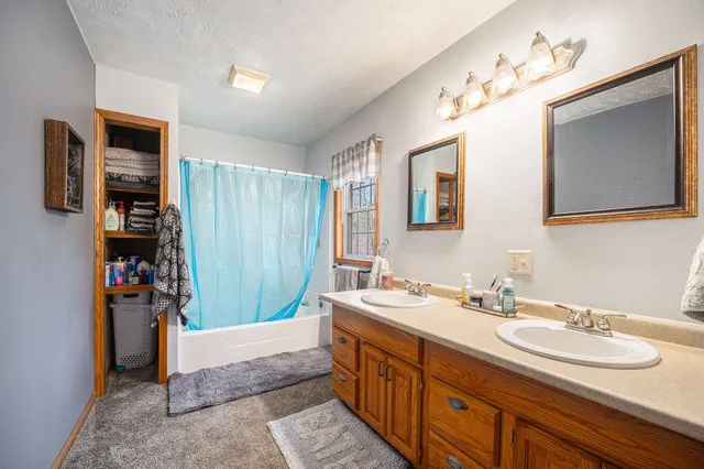 $299,900 | 70219 South River Road, White Pigeon, MI 49099