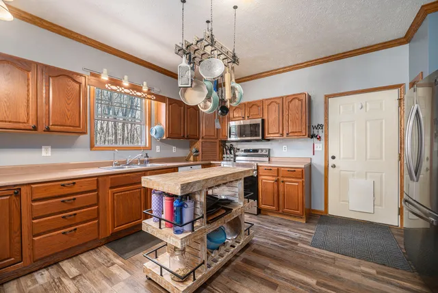 $299,900 | 70219 South River Road, White Pigeon, MI 49099