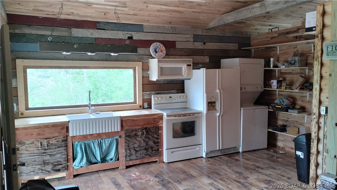 382 Spring Cove Road Sunrise Beach, MO 65079 - Photo 3 of 27