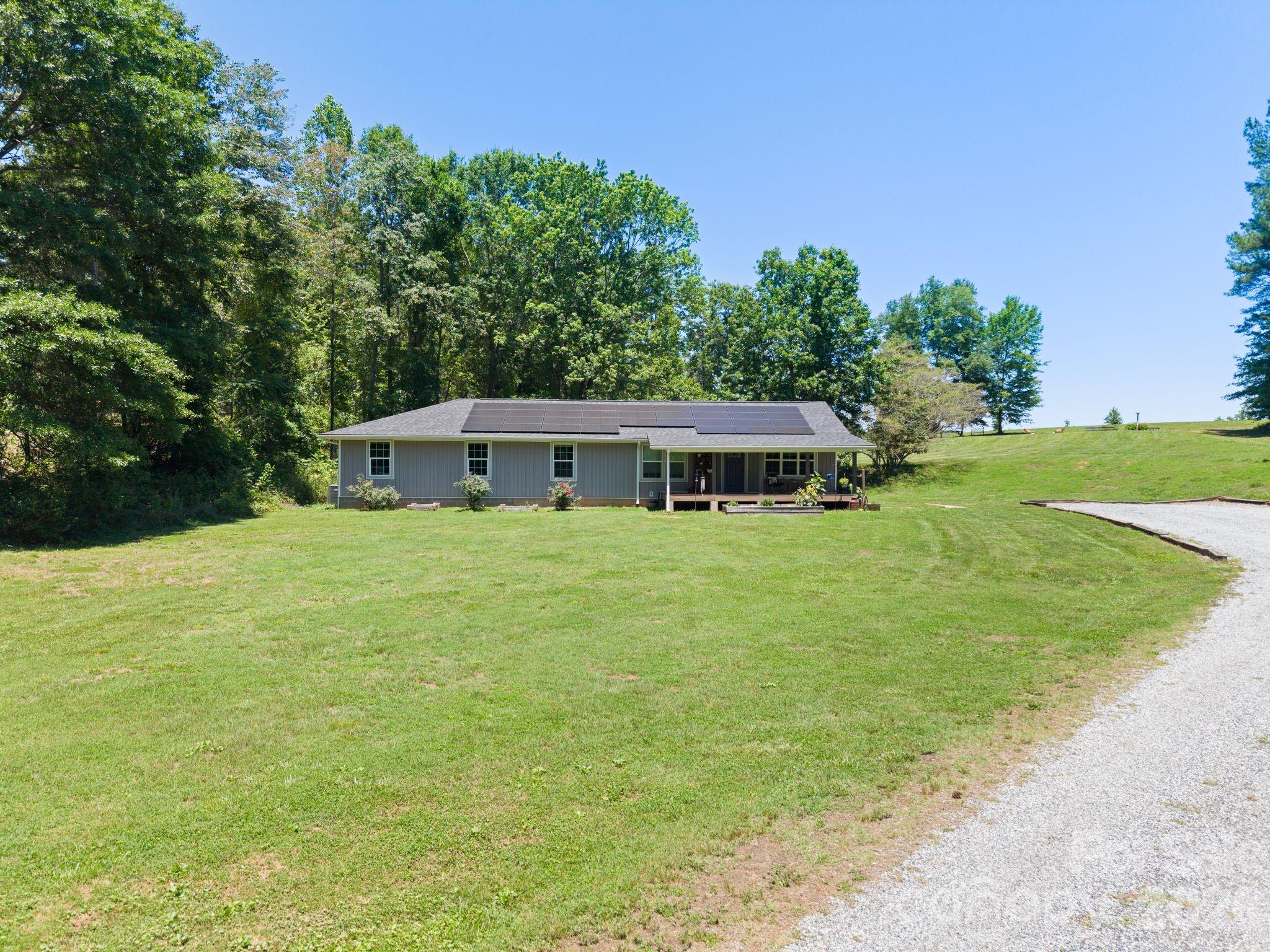 527 Floyd Blackwell Road Tryon, NC 28782 - Photo 2 of 41