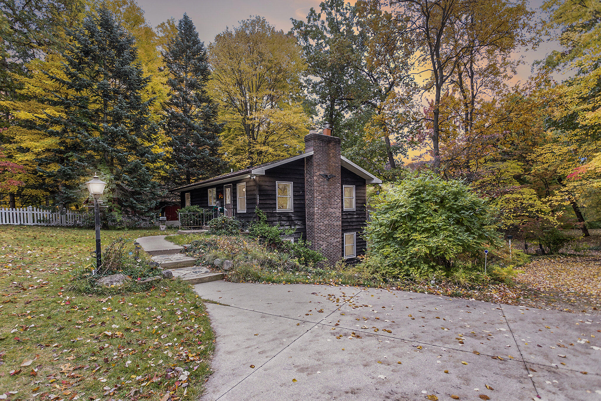 001_1025_schuring_rd_portage_mi_49024-23