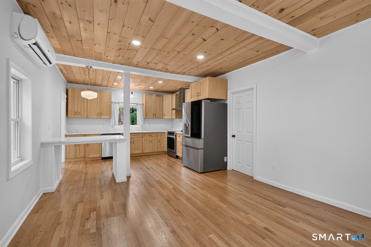 52 Walnut Hill Road East Lyme, CT 06333 - Photo 17 of 34