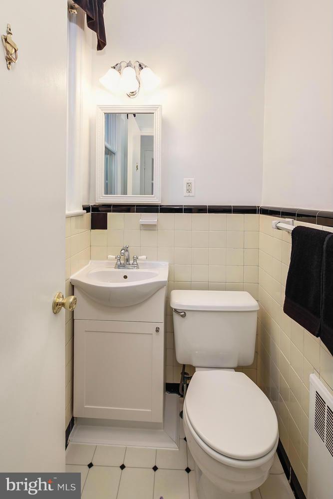 9003 Linton Street Silver Spring, MD 20901 - Photo 14 of 30 Bath