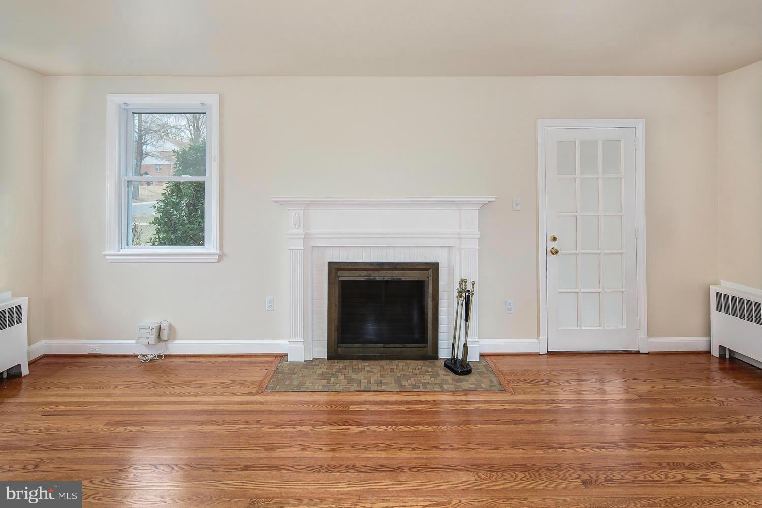 9003 Linton Street Silver Spring, MD 20901 - Photo 4 of 30 Living Room