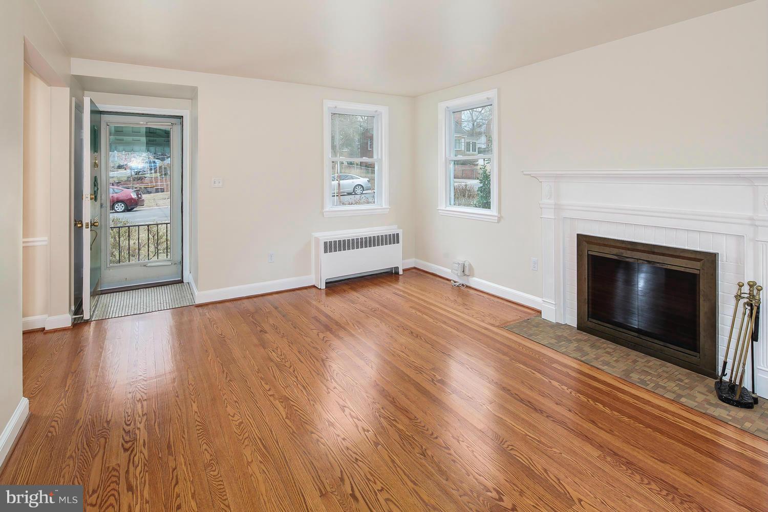 9003 Linton Street Silver Spring, MD 20901 - Photo 5 of 30 Living Room