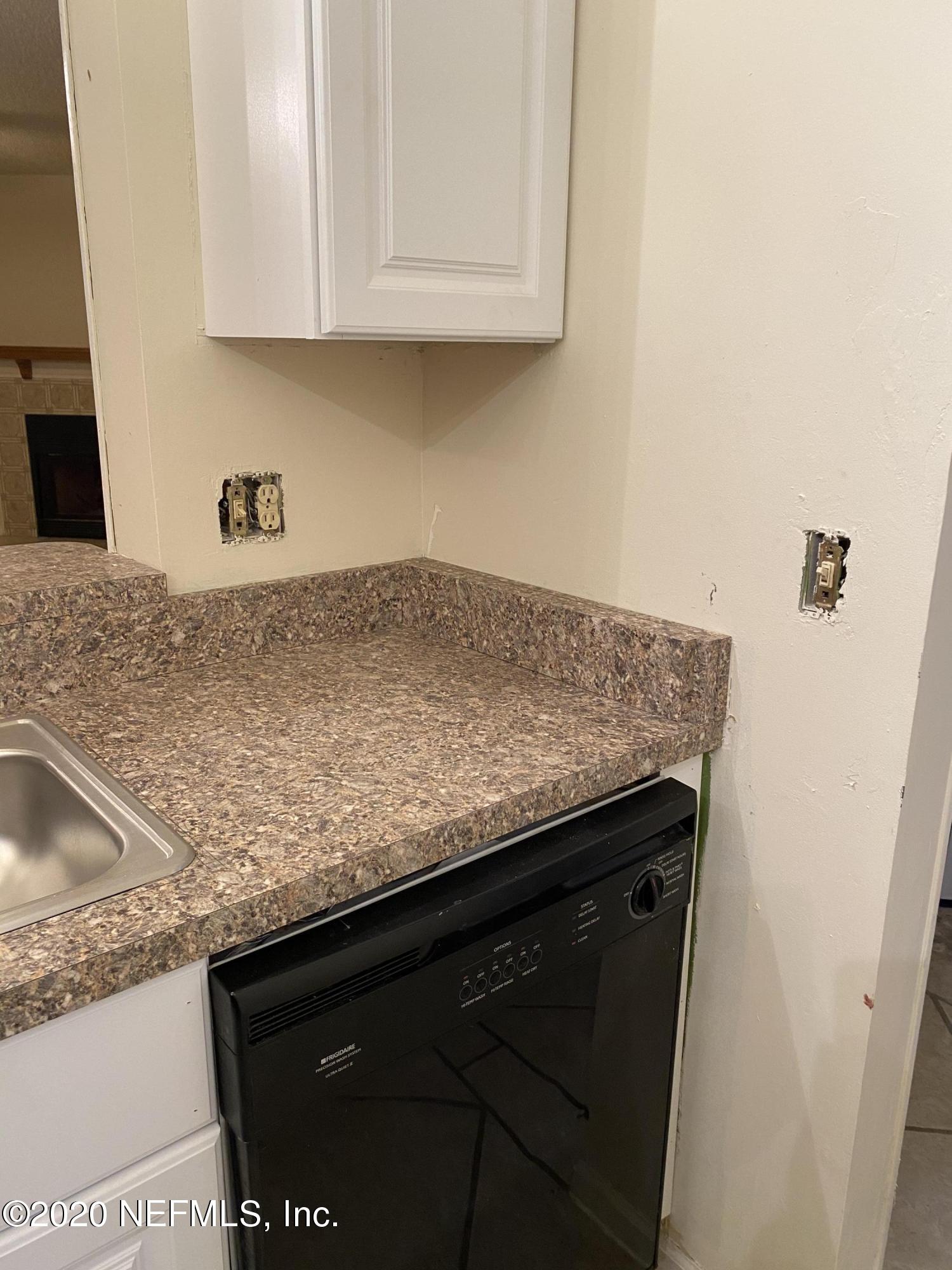 3801 Crown Point Road, Unit 3092 Jacksonville, FL 32257 - Photo 6 of 18 IMG_1343