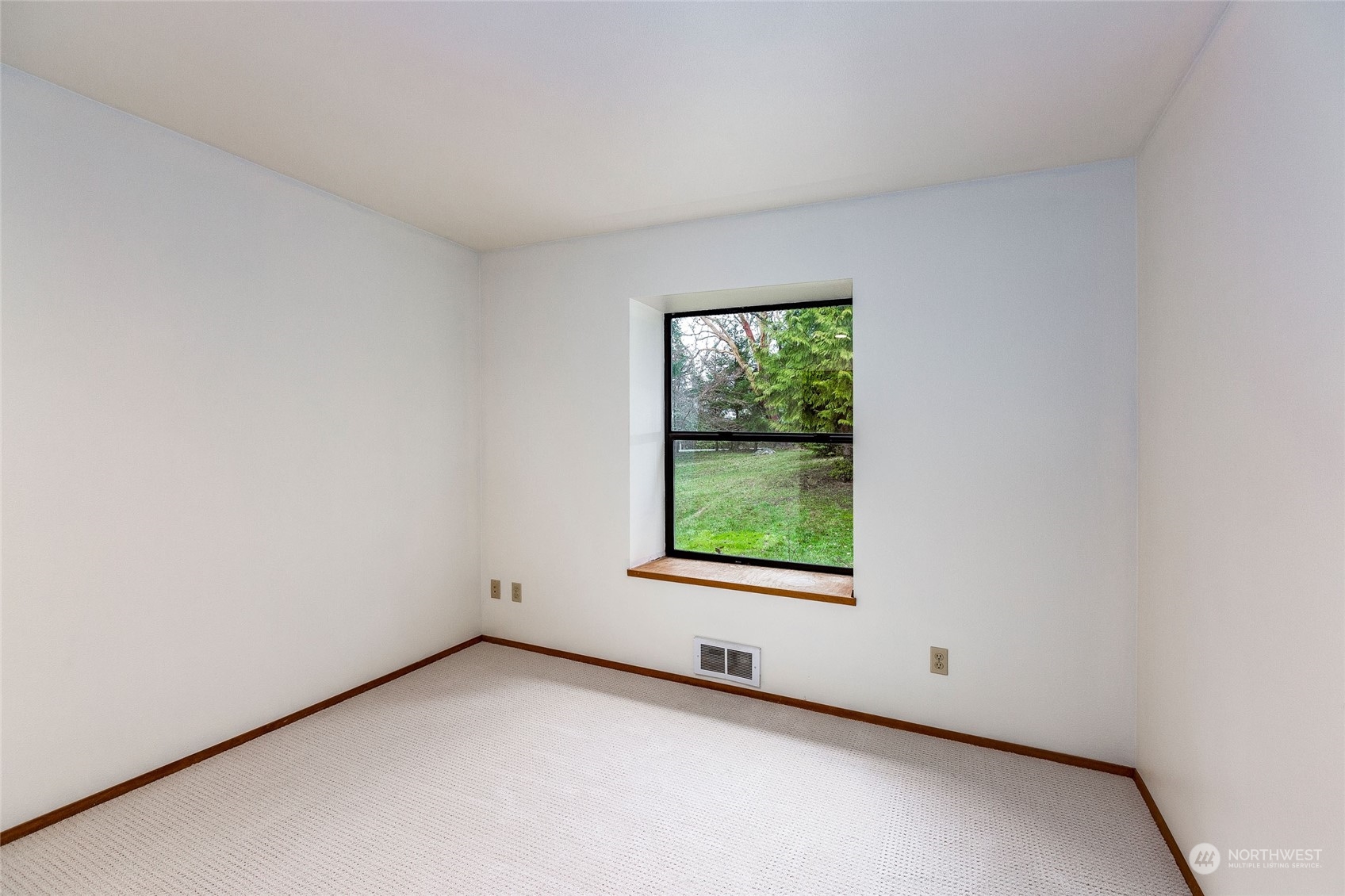 198 Ridgedale Road Friday Harbor, WA 98250 - Photo 26 of 39 an empty room with windows