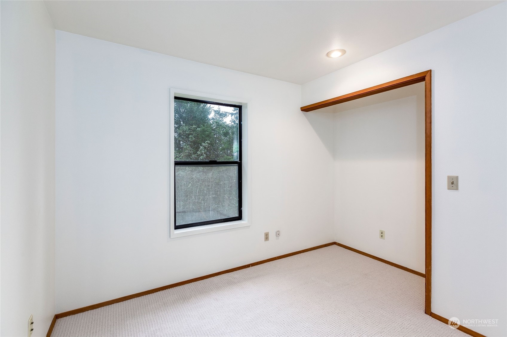 198 Ridgedale Road Friday Harbor, WA 98250 - Photo 29 of 39 an empty room with a window