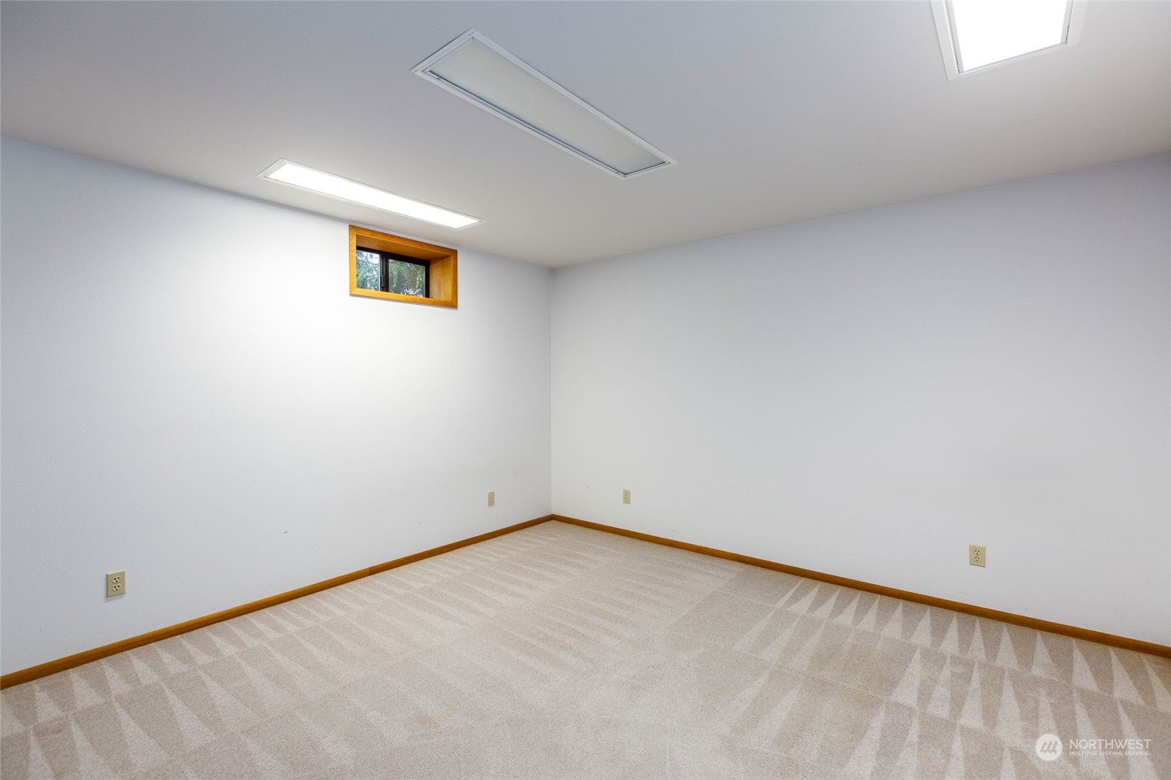 198 Ridgedale Road Friday Harbor, WA 98250 - Photo 35 of 39 an empty room with a bench