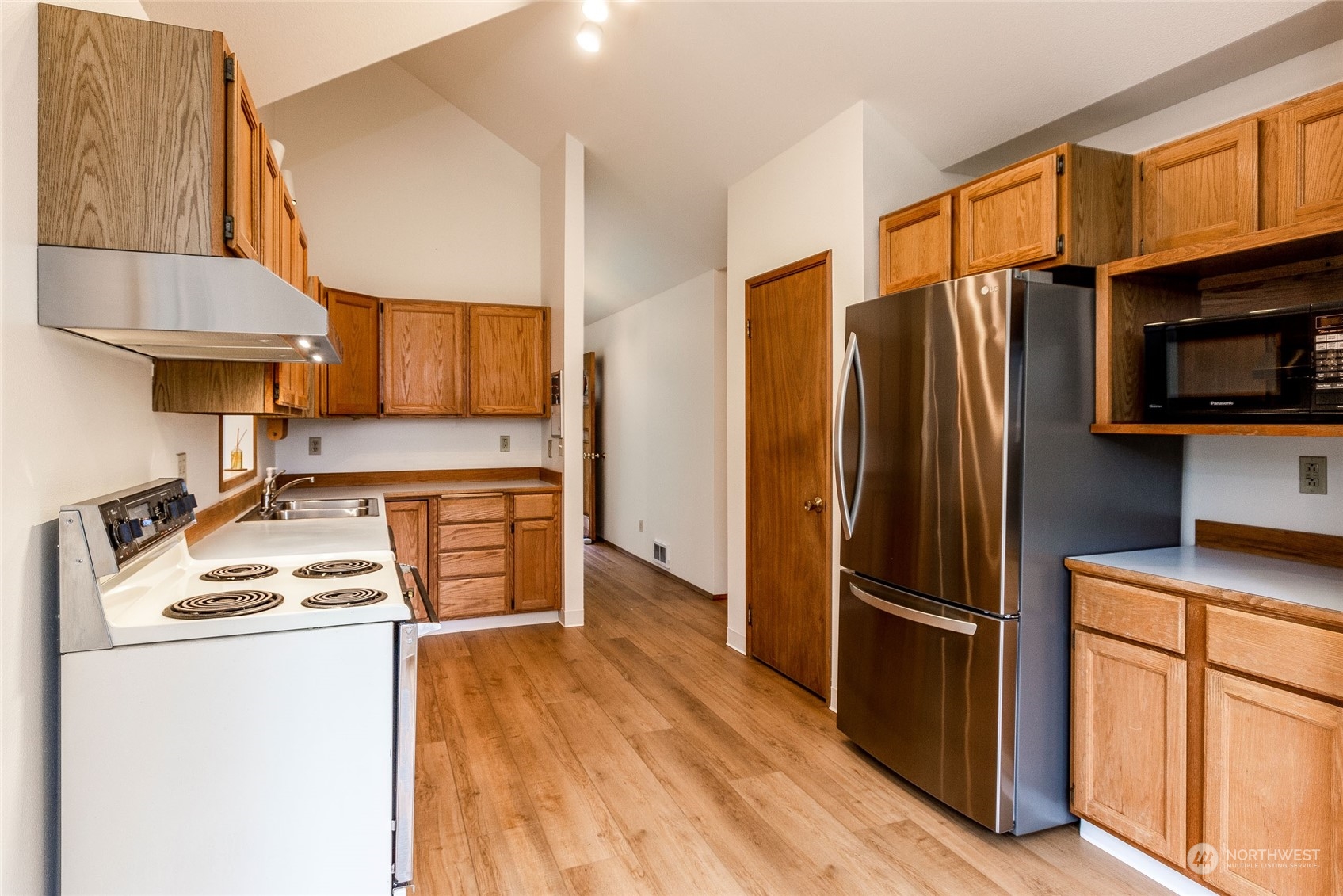 198 Ridgedale Road Friday Harbor, WA 98250 - Photo 9 of 39 a kitchen with a refrigerator sink and microwave