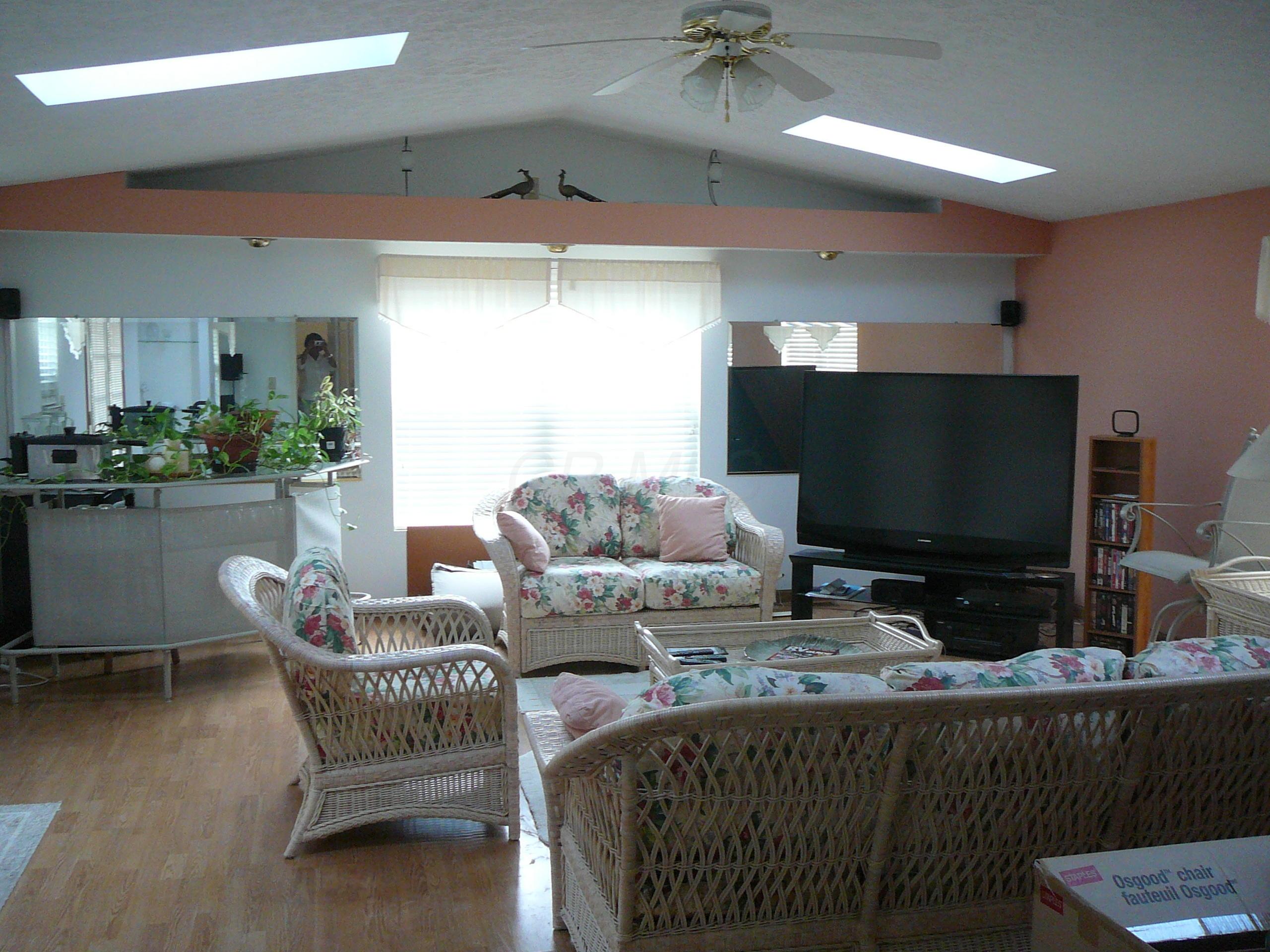 2474 Koebel Road Columbus, OH 43207 - Photo 15 of 38 Gallery Image 15
