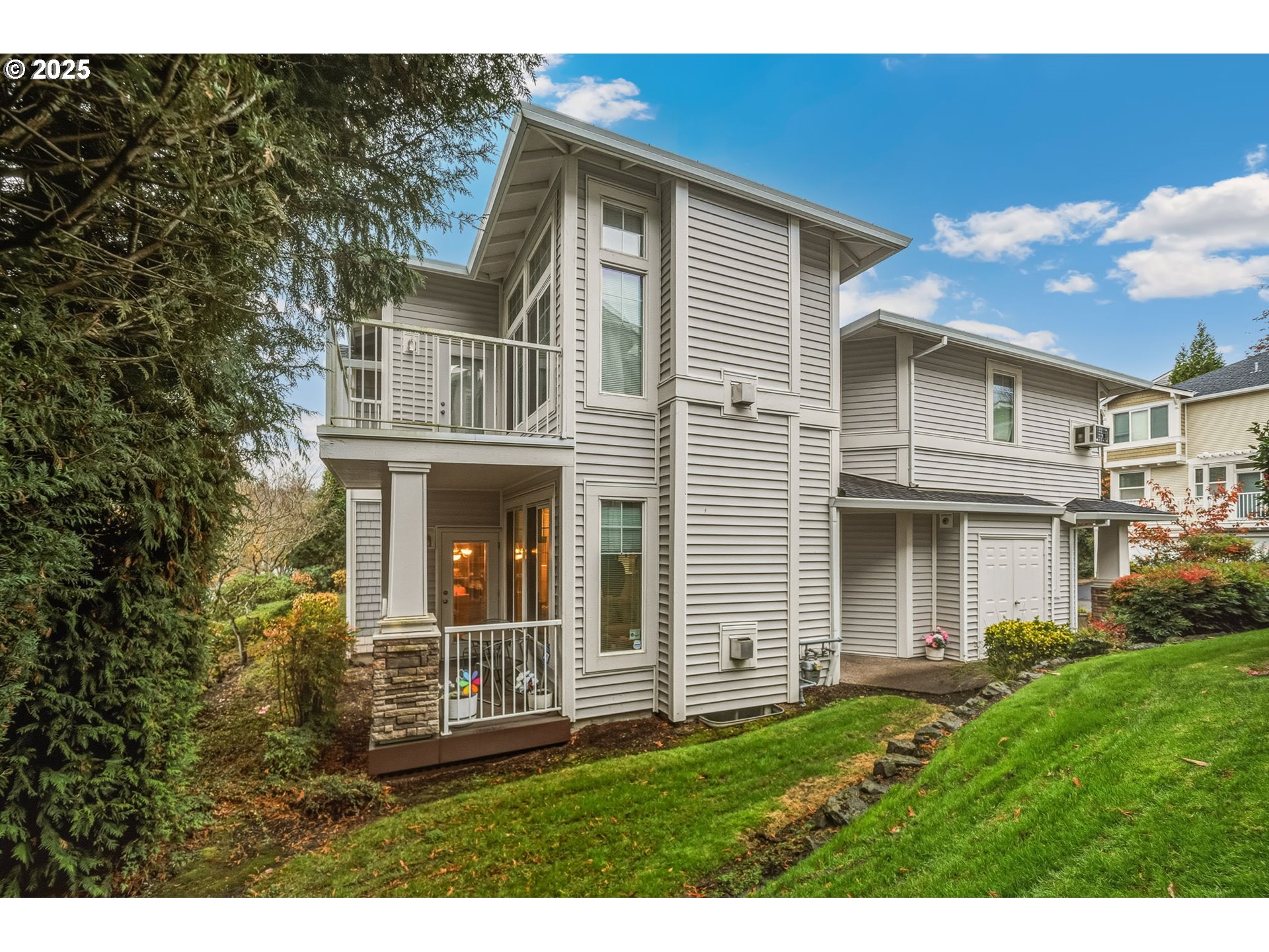 14615 Southwest Beard Road, Unit 101 Beaverton, OR 97007 - Photo 27 of 28 a view of a house with backyard and garden