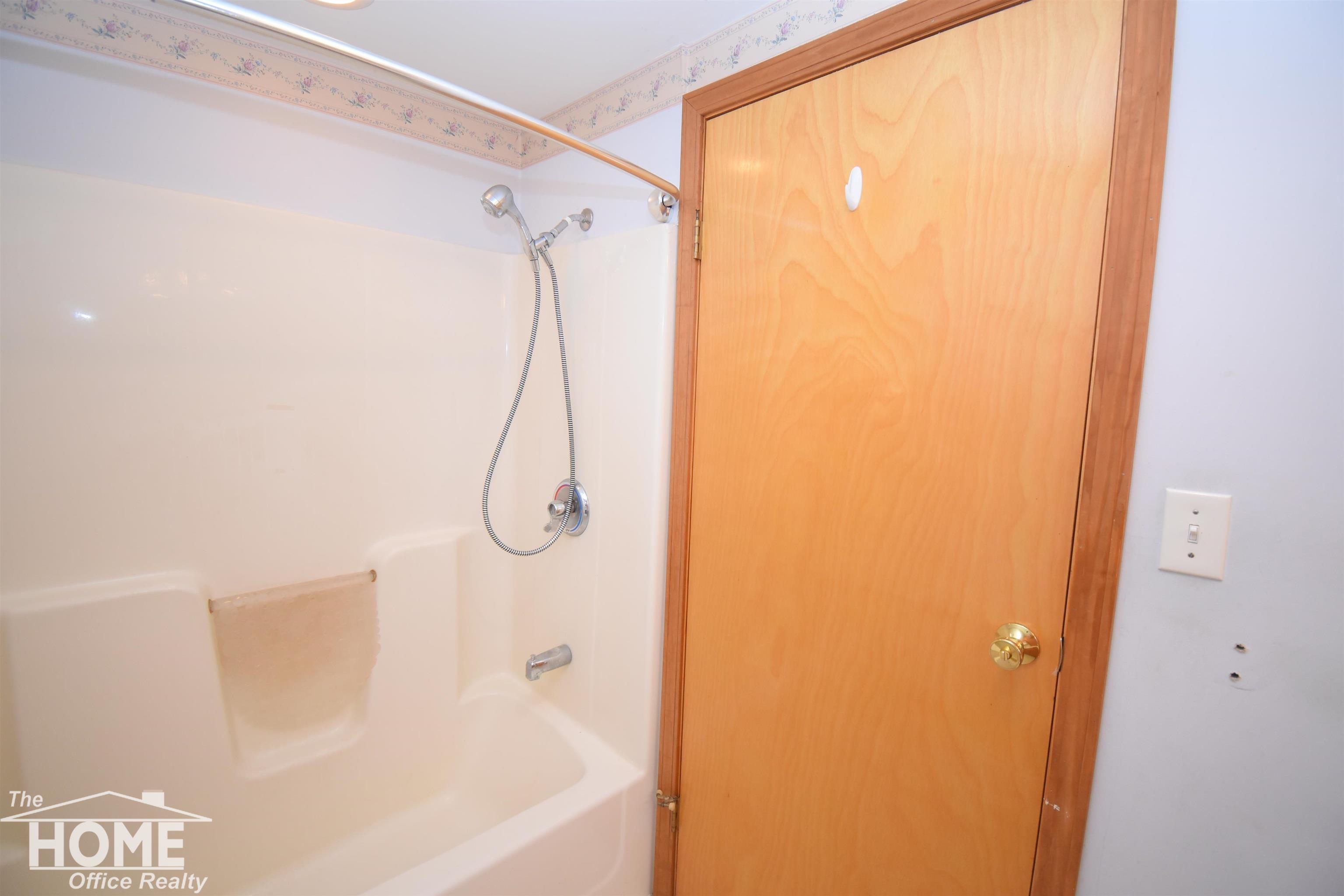 231 Adelaide Street Maple Rapids, MI 48853 - Photo 11 of 19 50220196-798b004b-cda8-4da8-9c7d-36dbd3b6ac1c.JPG