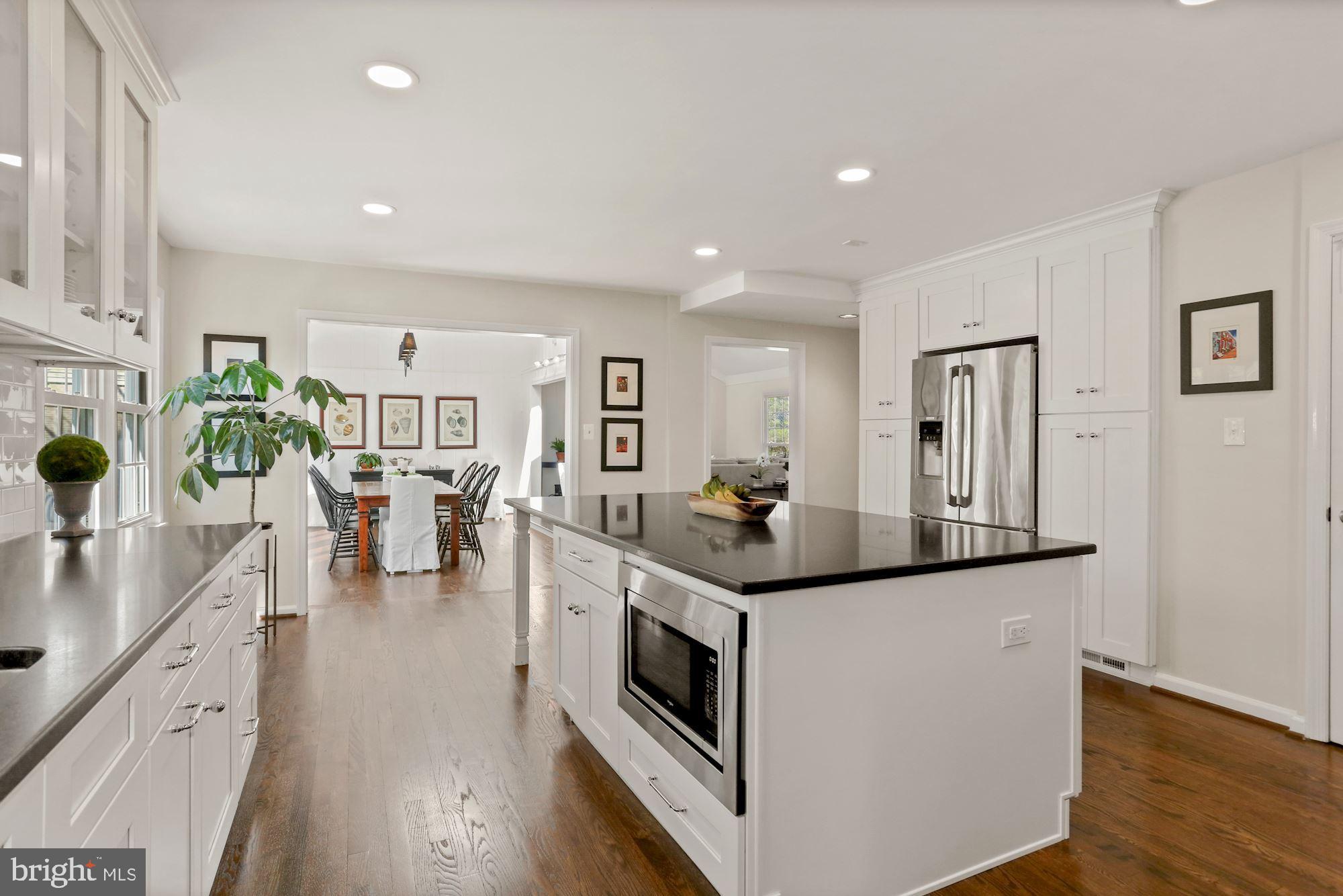 9512 Reach Road Potomac, MD 20854 - Photo 11 of 43 Gourmet Kitchen
