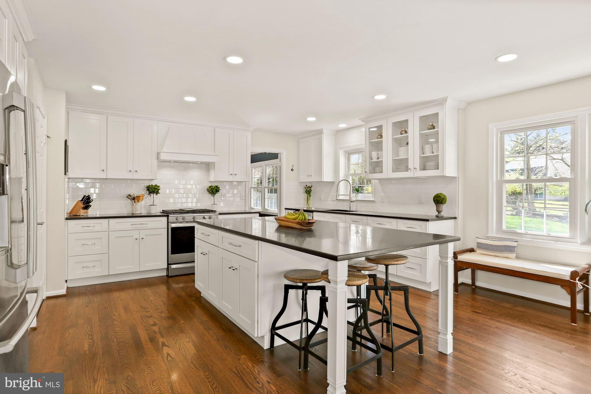 9512 Reach Road Potomac, MD 20854 - Photo 12 of 43 Gourmet Kitchen