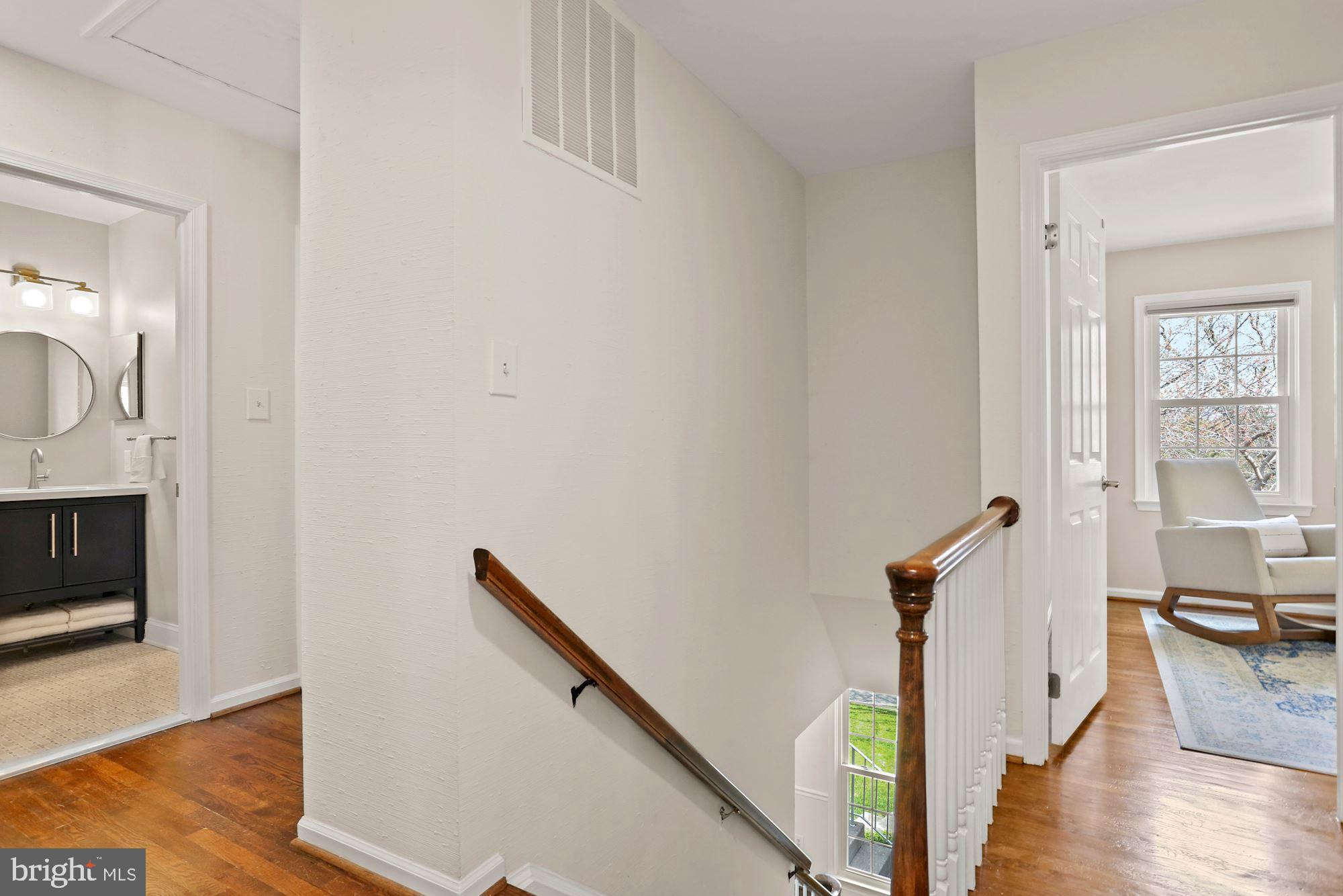 9512 Reach Road Potomac, MD 20854 - Photo 20 of 43 2nd Level Landing