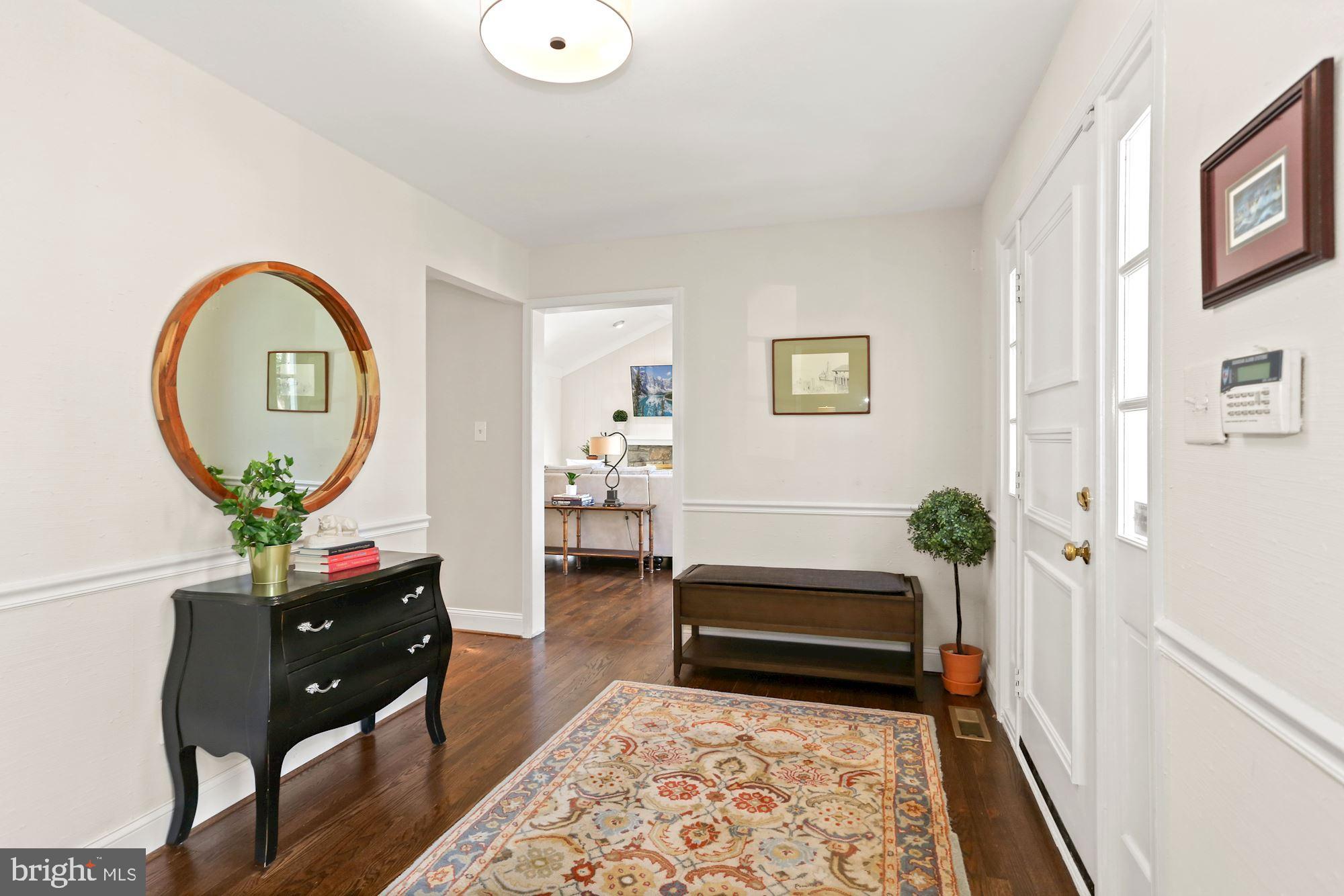 9512 Reach Road Potomac, MD 20854 - Photo 5 of 43 Foyer