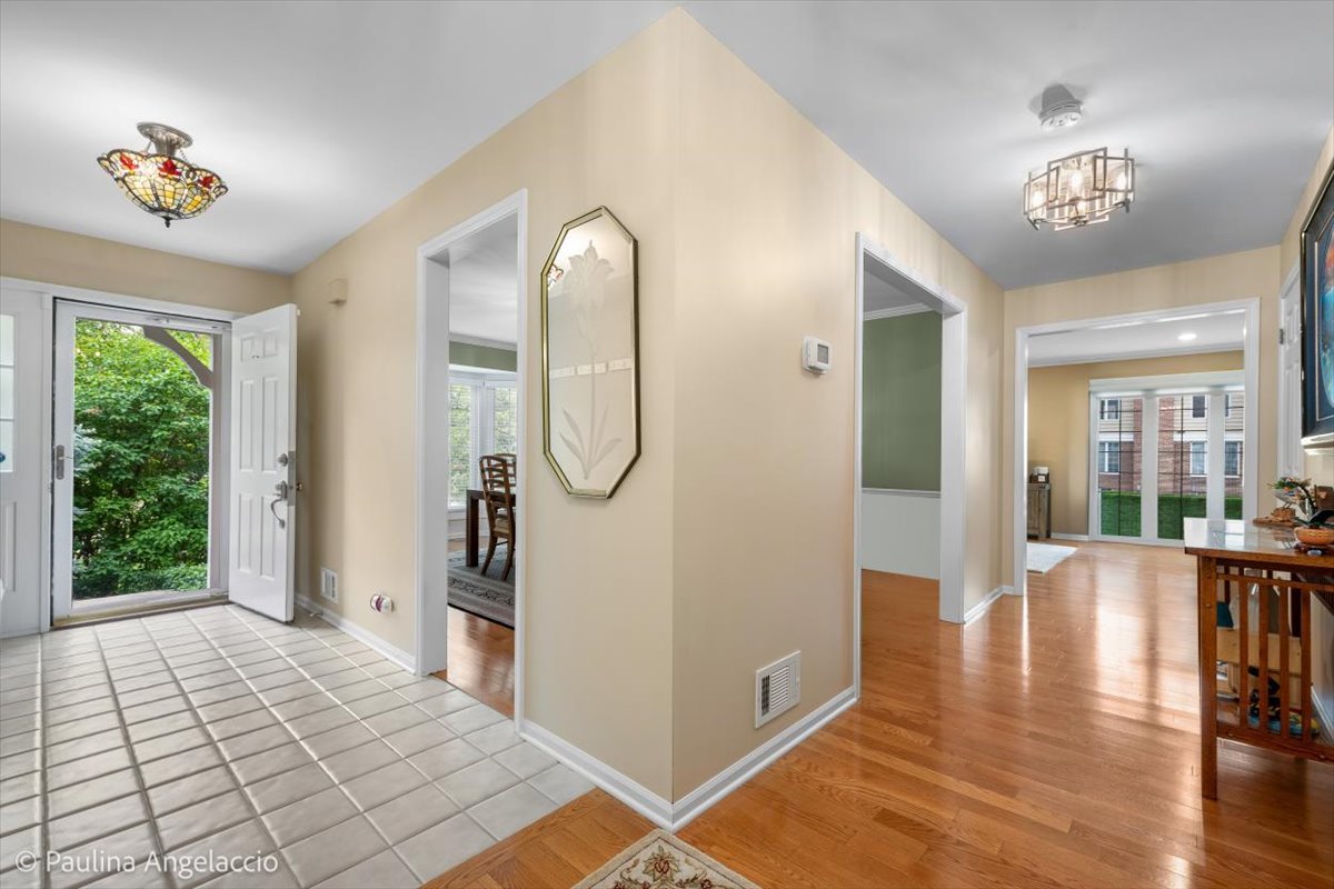 1417 West Shire Circle Inverness, IL 60067 - Photo 4 of 30