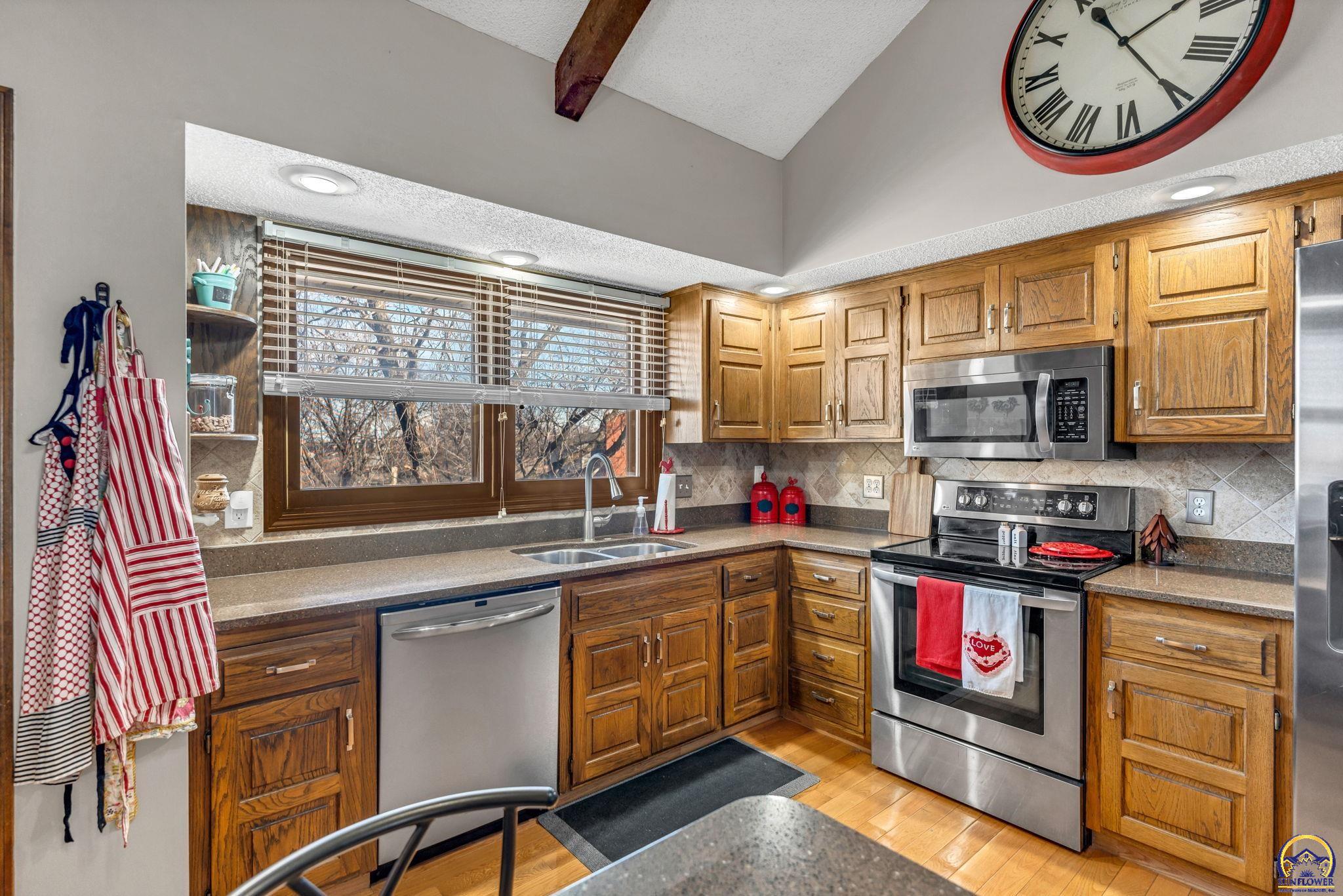 2224 Southwest Alameda Court Topeka, KS 66614 - Photo 12 of 50