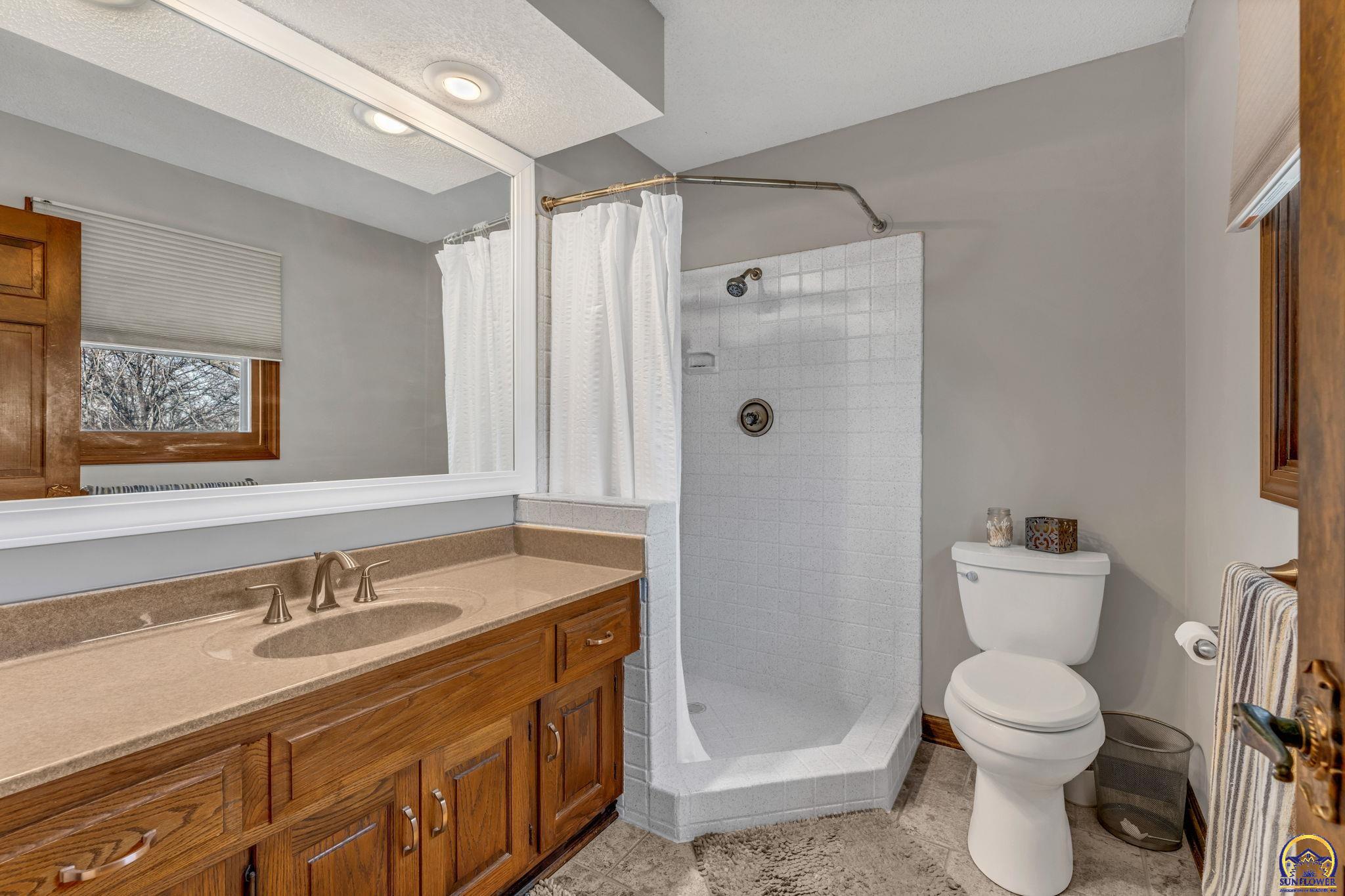 2224 Southwest Alameda Court Topeka, KS 66614 - Photo 21 of 50