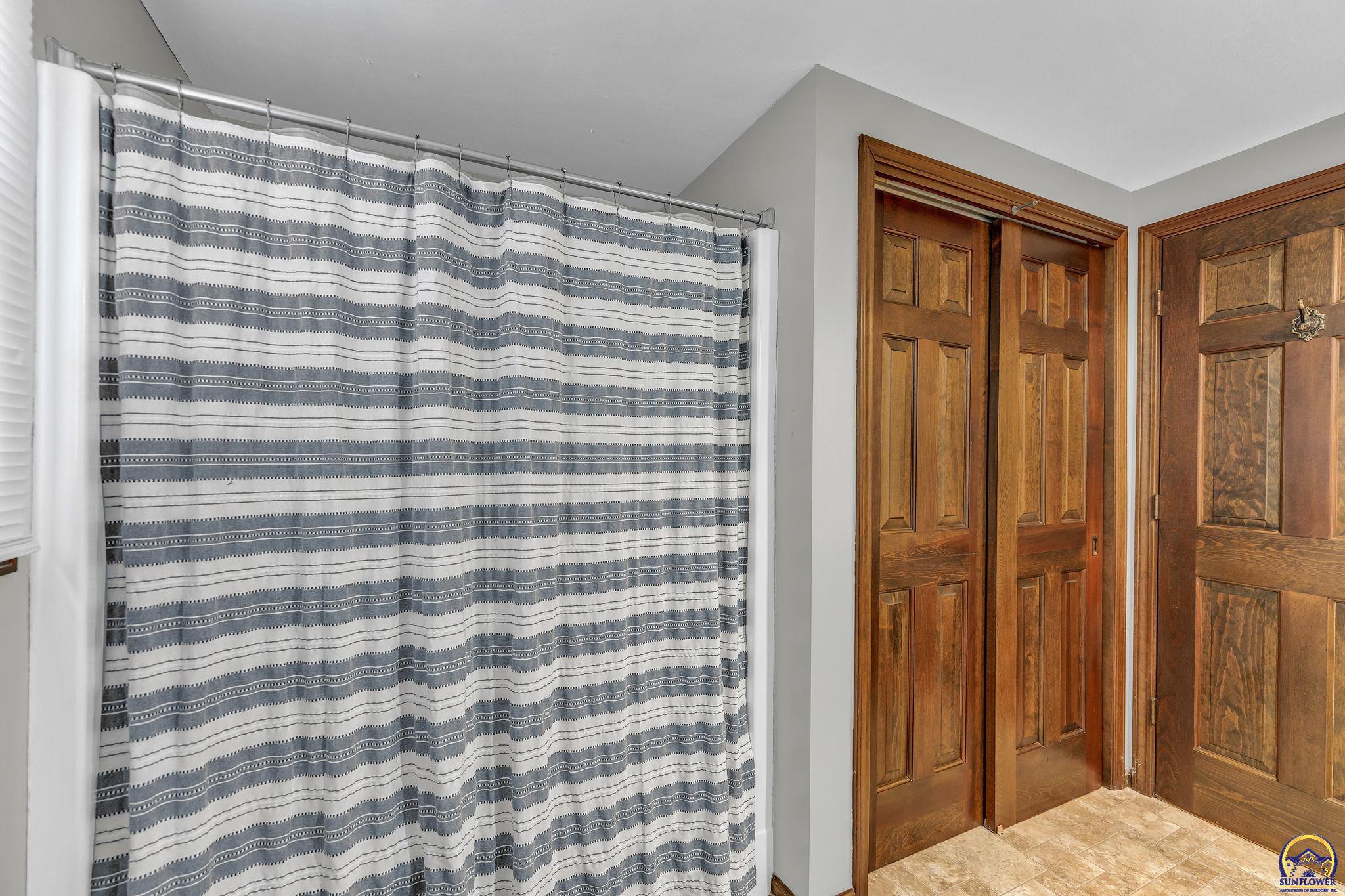 2224 Southwest Alameda Court Topeka, KS 66614 - Photo 38 of 50