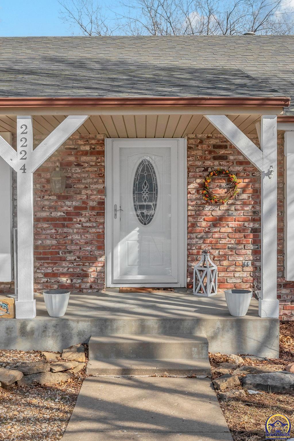 2224 Southwest Alameda Court Topeka, KS 66614 - Photo 5 of 50