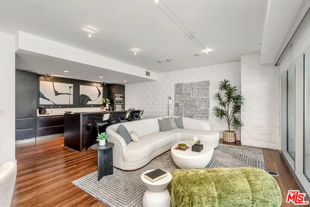 $897,700 | 6250 Hollywood Boulevard, Unit 10L, Los Angeles, CA 90028