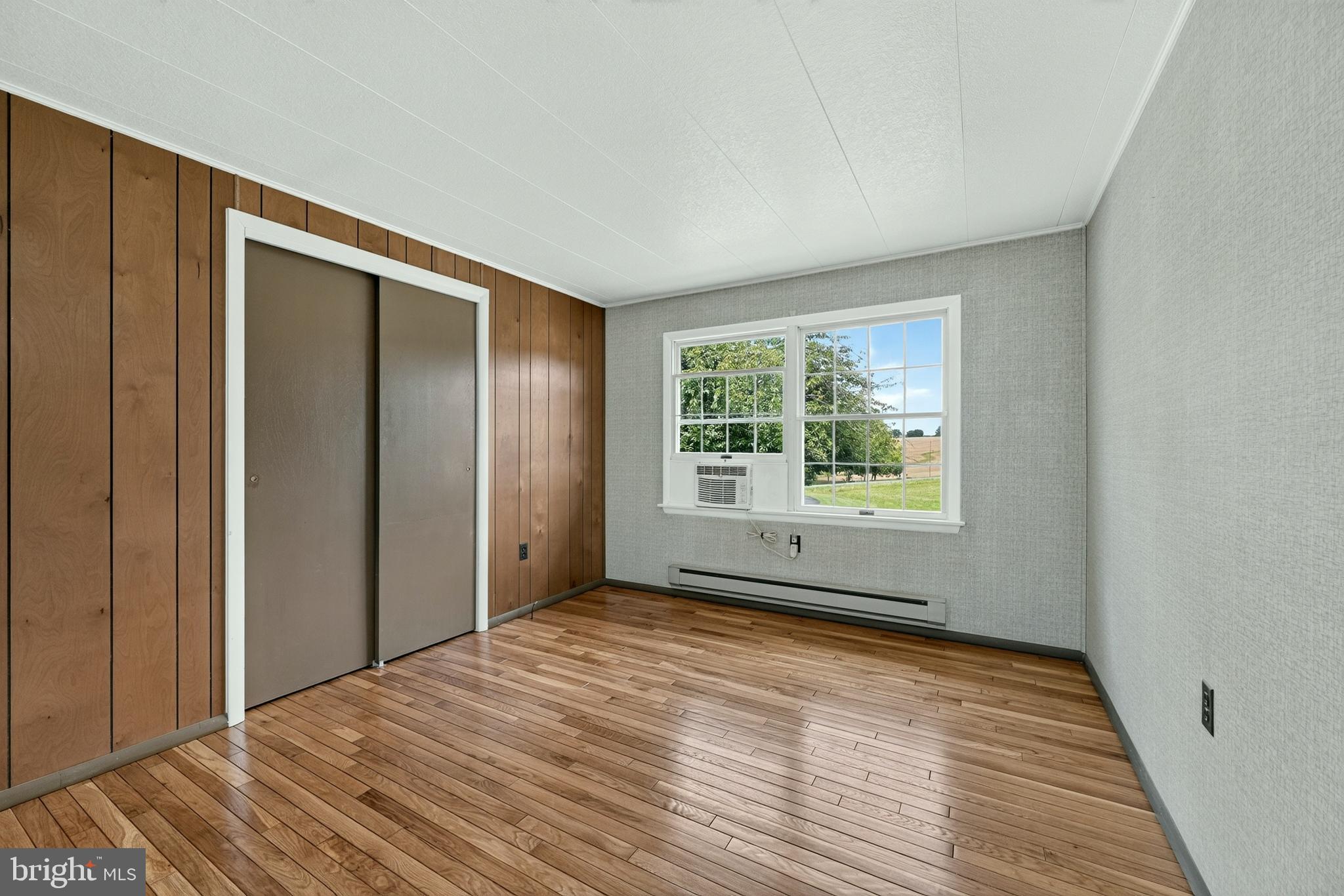 13835 Howard Road Dayton, MD 21036 - Photo 28 of 43 Third bedroom with refinished hardwood floors