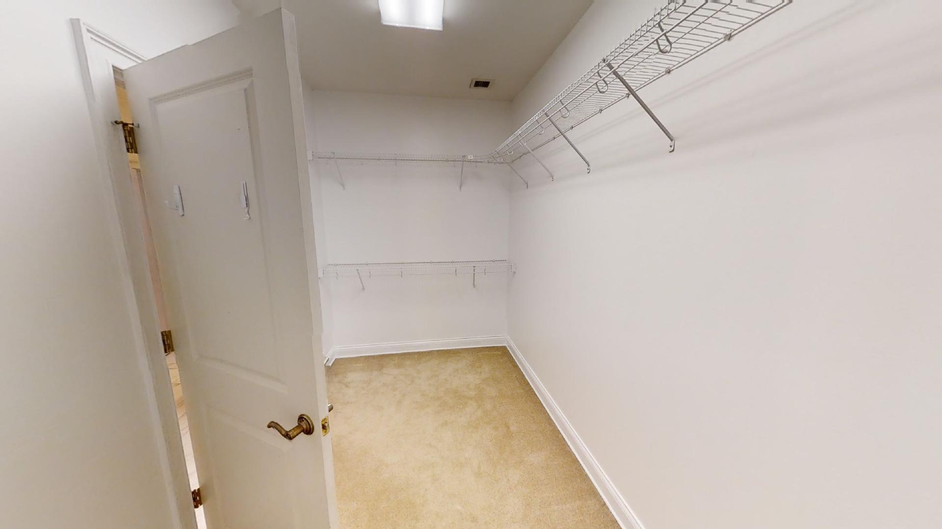 800 Market Street, Unit 404 Chattanooga, TN 37402 - Photo 19 of 37 Loveman